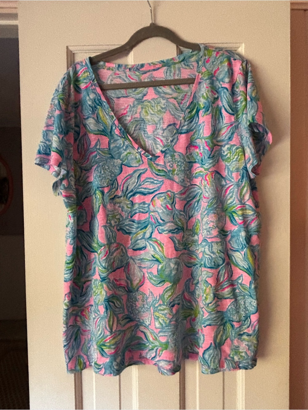 V-Neck Lilly Pulitzer Short Sleeve Floral Print Top in Pink and Blue